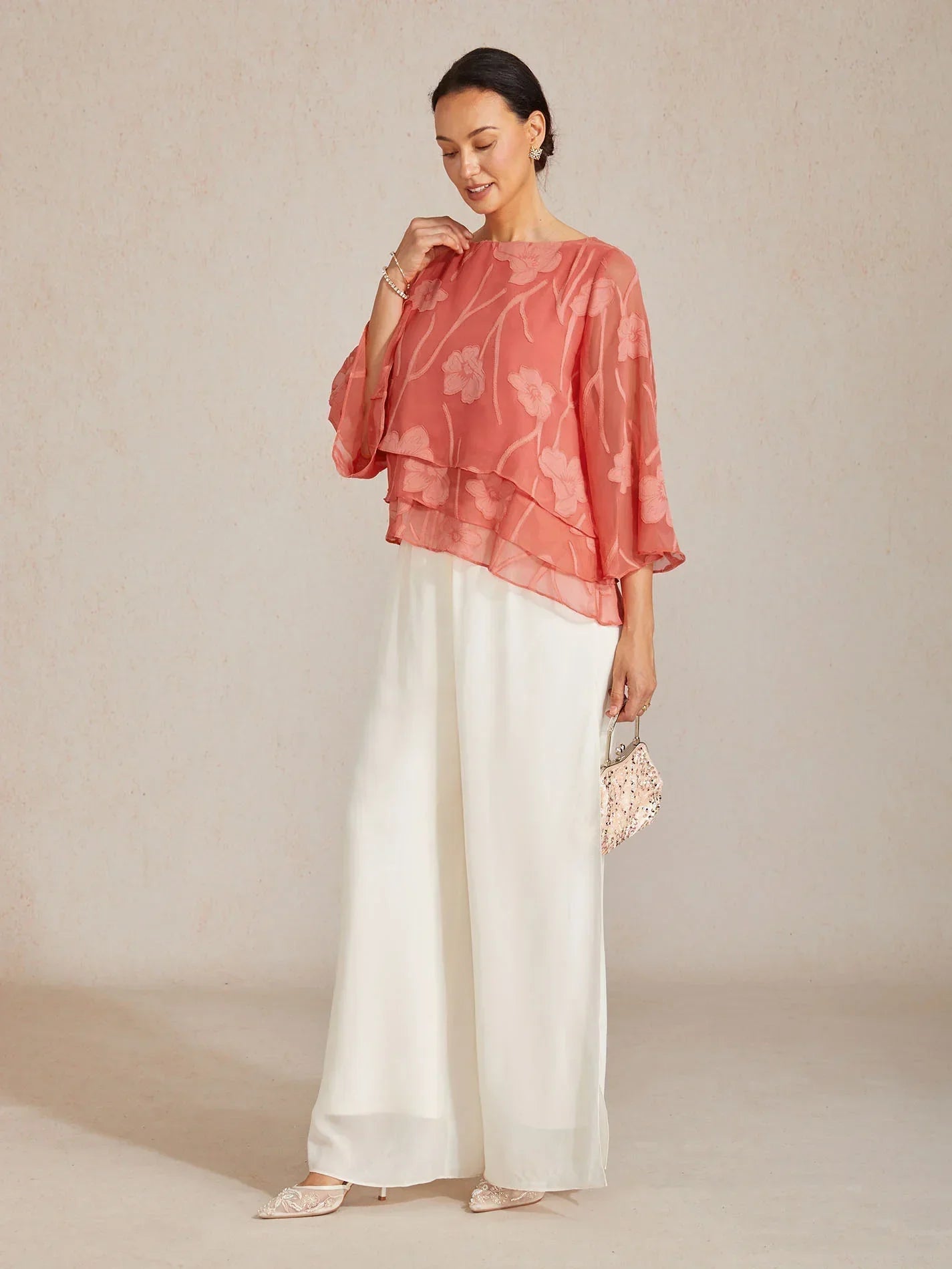 Blusa tipo capa de gasa floral