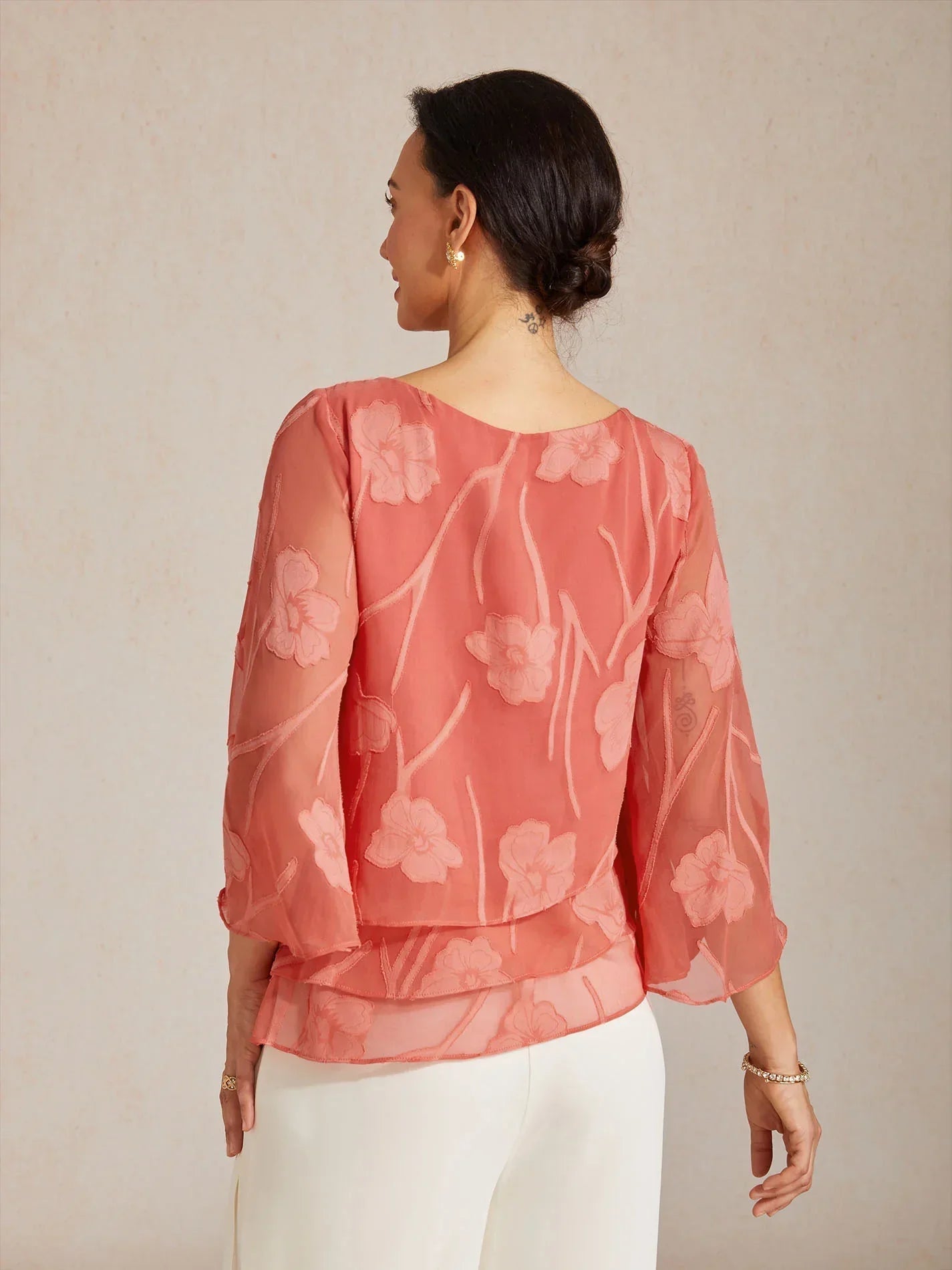 Blusa tipo capa de gasa floral