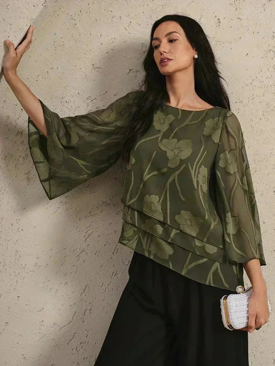 Blusa tipo capa de gasa floral