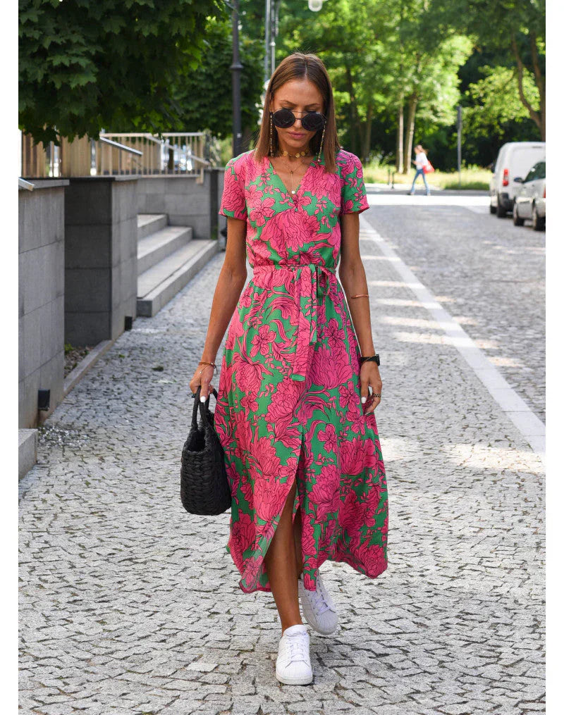 Julia - Elegante vestido con escote en V y corte que realza la figura.