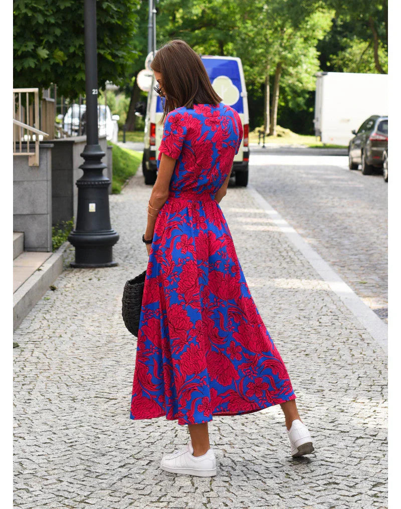 Julia - Elegante vestido con escote en V y corte que realza la figura.