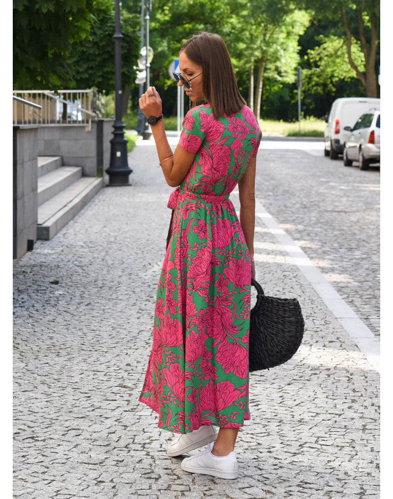 Julia - Elegante vestido con escote en V y corte que realza la figura.