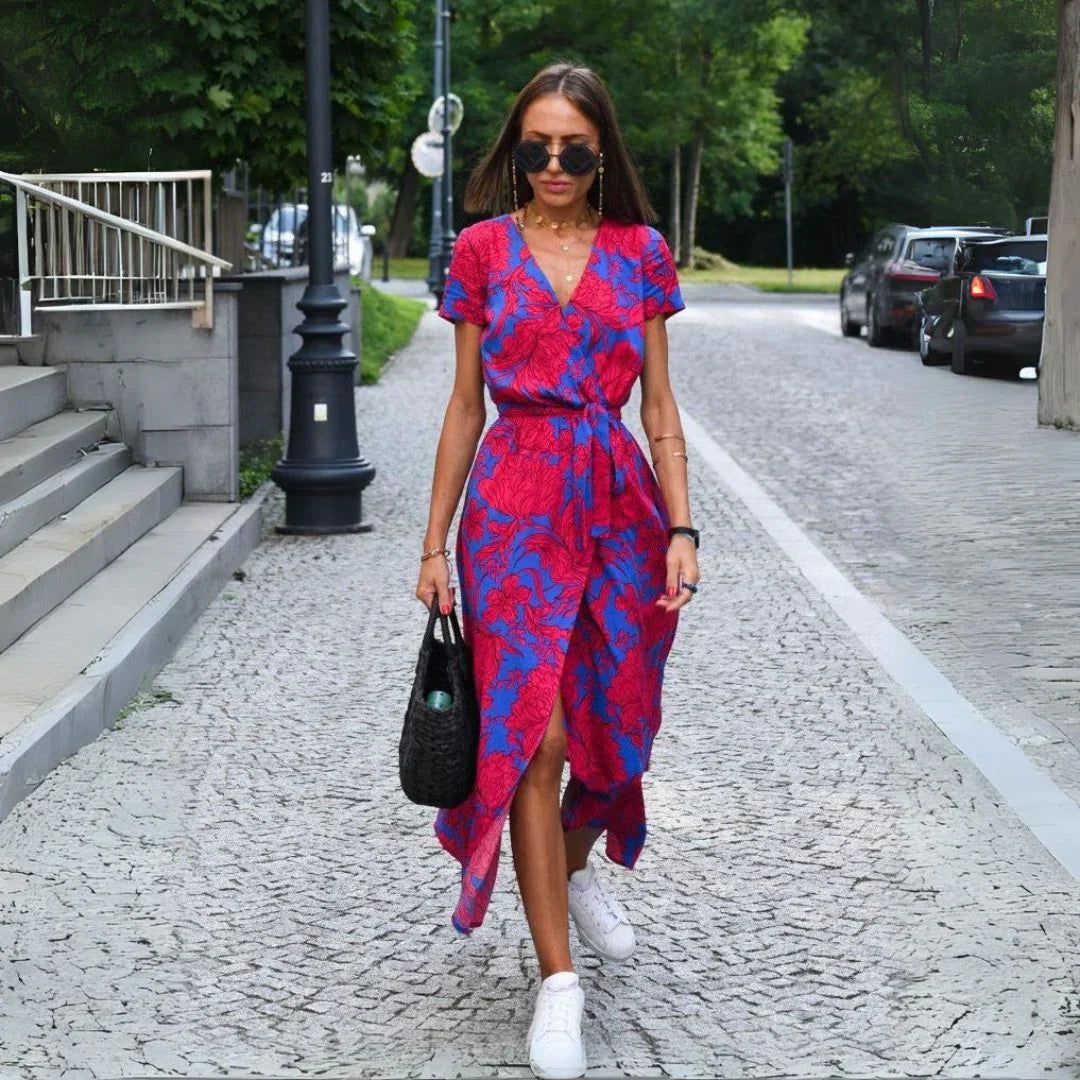 Julia - Elegante vestido con escote en V y corte que realza la figura.