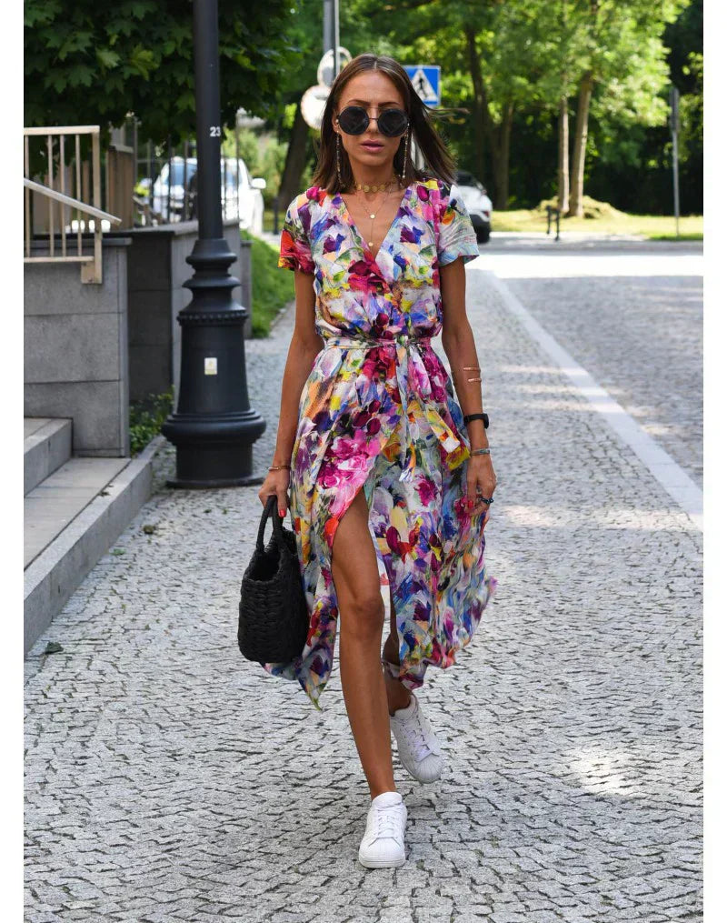 Julia - Elegante vestido con escote en V y corte que realza la figura.