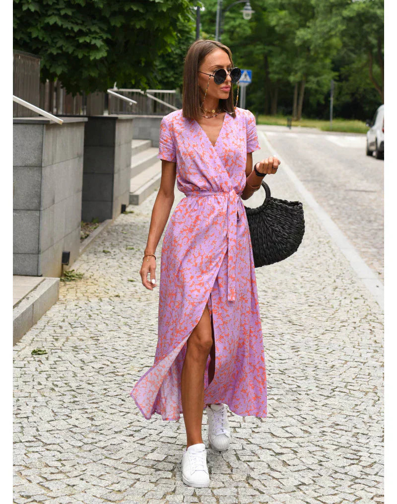 Julia - Elegante vestido con escote en V y corte que realza la figura.